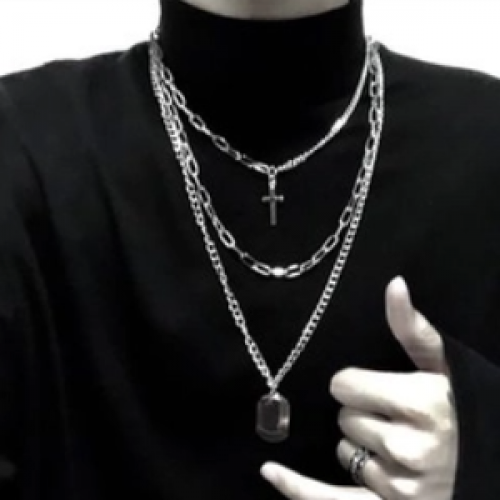 YesStyle reduces male accessories by up to 80%